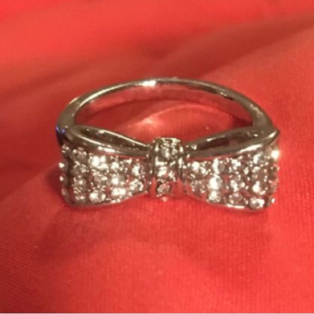 LAST ONE‼️ Silver Rhinestones  Bow Diamond Ring - Picture 9 of 9